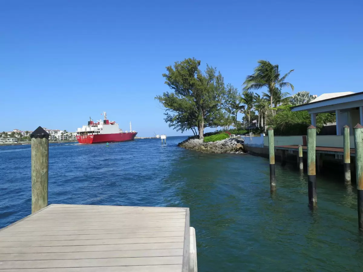 Annie's Dock, Palm Beach Island