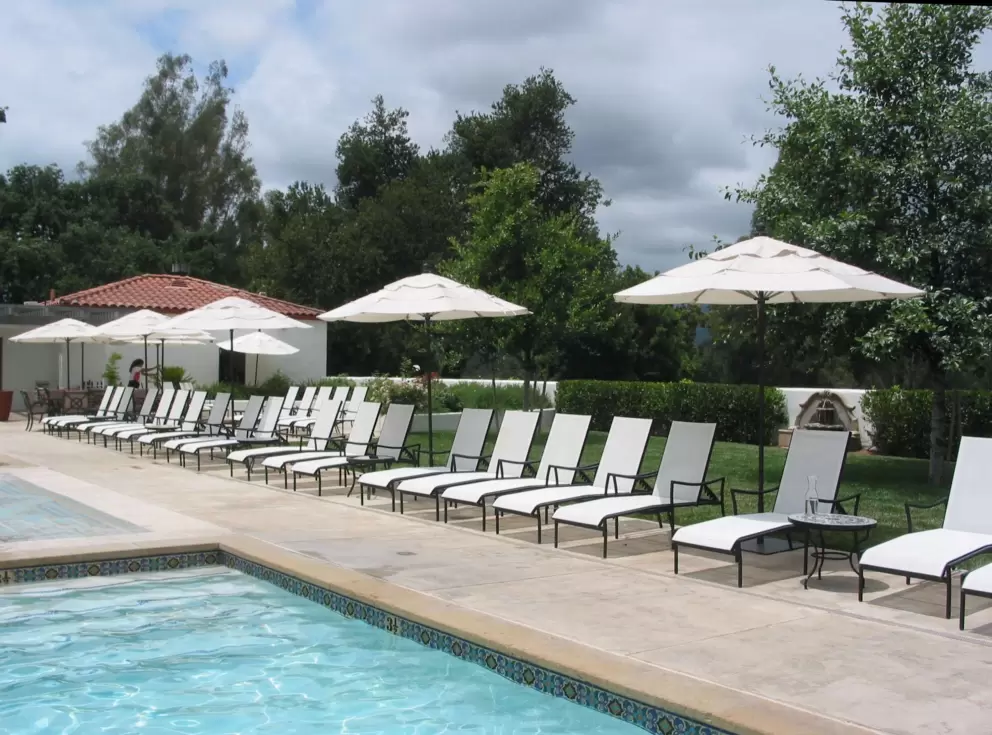 The family pool, very pretty and peaceful. 
