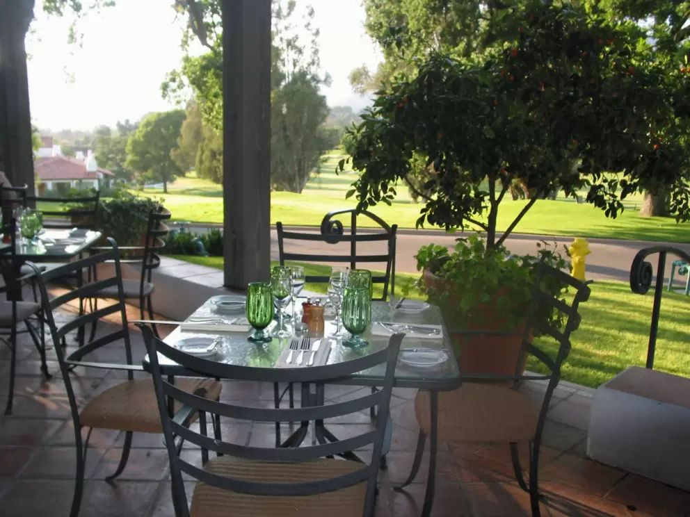 Pretty setting at Oak Cafe. 