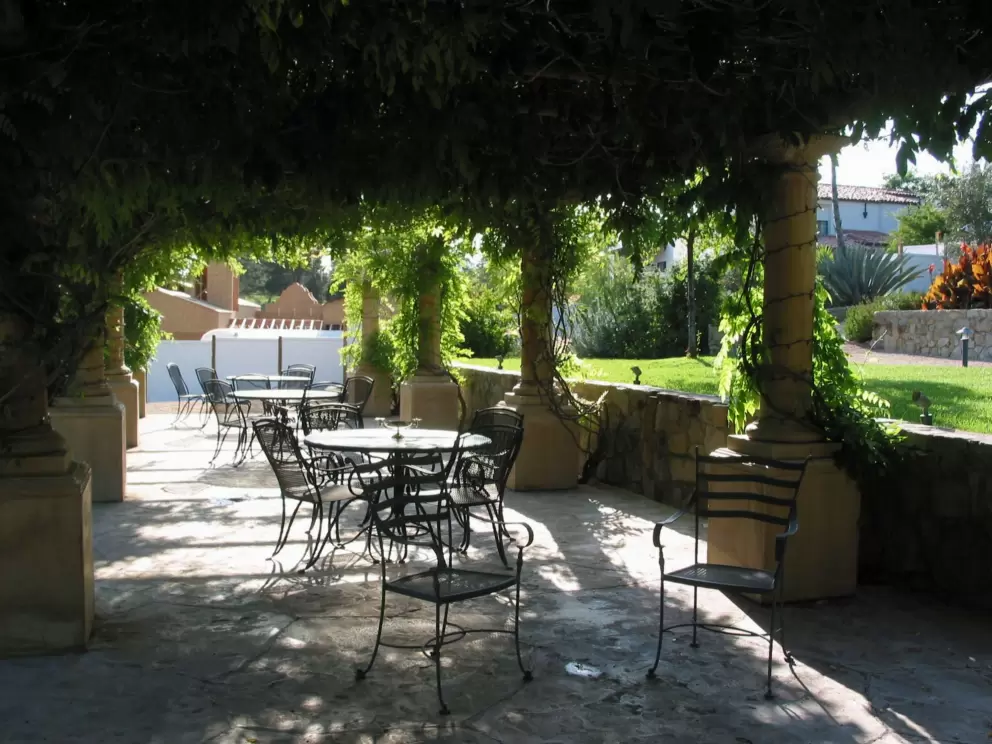 The pergola at the herb garden...tres bon!