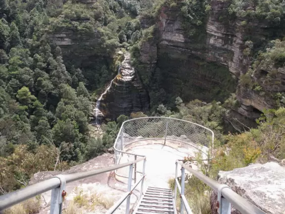 Stunning hike to steep lookout over a&nbsp;waterfall and deep valley, and to wavey Tarpeian Rock Lookout with awesome vistas of Mt Solitary and far-off valleys.
