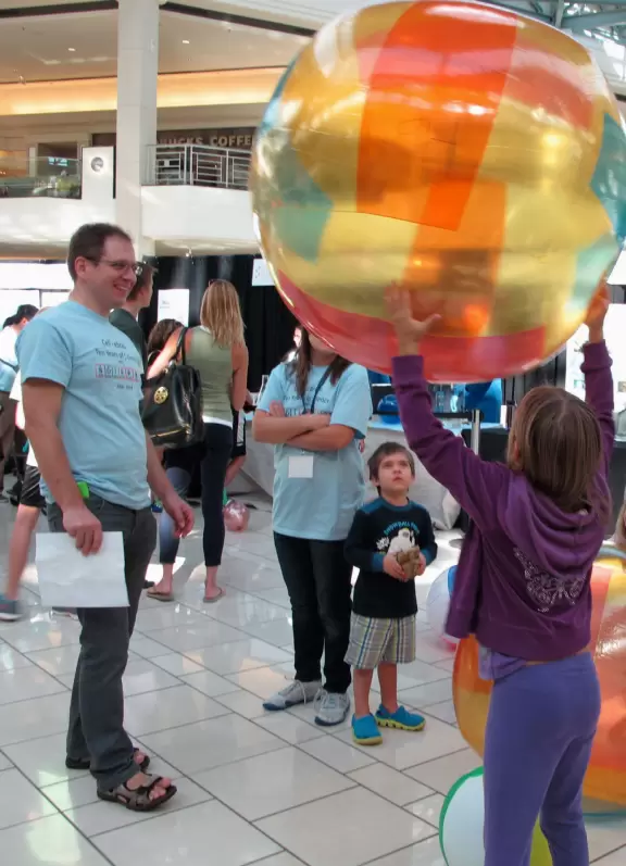 Beautiful indoor two-level mall with ritzy shops, upscale chain restaurants, and a food court.