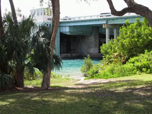 The US 1 bridge, and green-blue water.