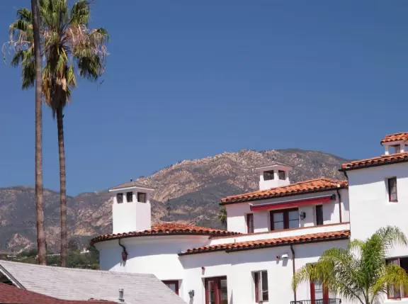 A walk amongst Santa Barbara's colonial history and beautiful Spanish-Moorish architecture.