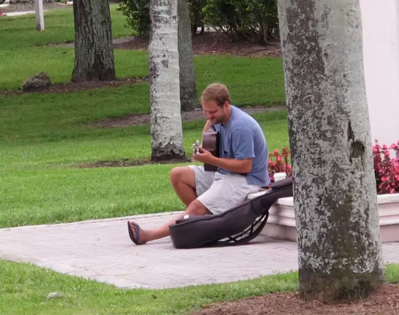Funky and cool main strip popular with tourists, with blocks of shops and sidewalk cafes and waterfront Veterans Park.