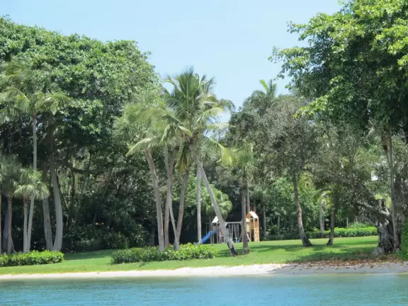 Pontoon boat tour of the mansions on Jupiter Island and the gorgeous clear waters of Jupiter Inlet.