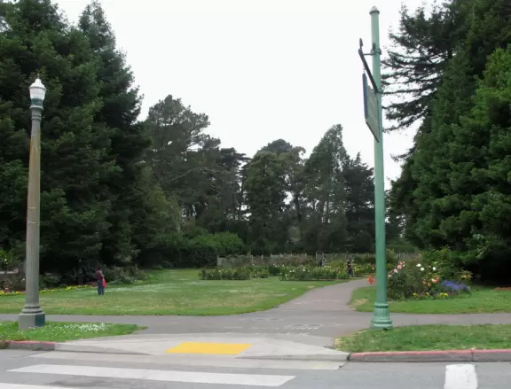 Huge park in the middle of San Francisco, with delightful daisy-filled meadows, playgrounds, lakes, gardens, and museums!