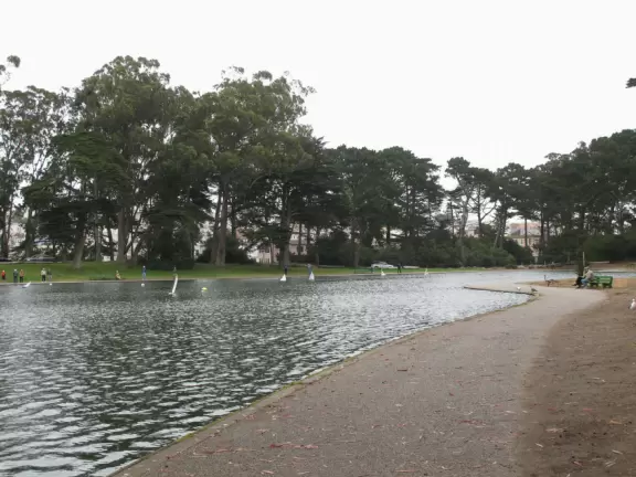 Huge park in the middle of San Francisco, with delightful daisy-filled meadows, playgrounds, lakes, gardens, and museums!