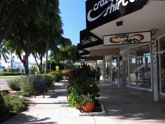 Four streets with shops and restaurants that meet up in the middle at a circle.