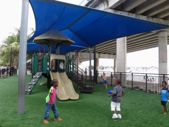 World-famous area full of sealife- see the huge yellow and orange starfish, and manatees, from the jetty! Shaded playground too.