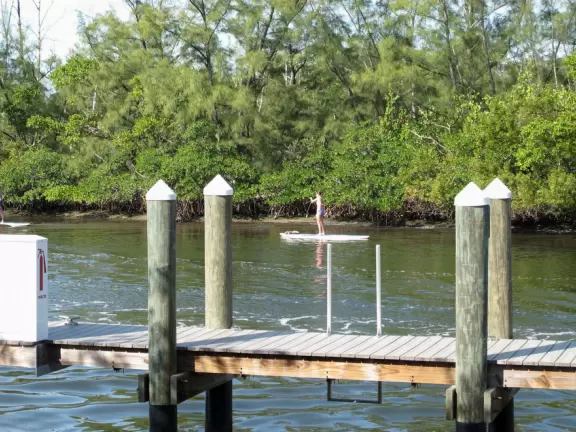 A happening spot with a sunken amphitheater by the water where kids can run in a splash pad and fountains are lit up at night.&nbsp; BurgerFi, Subculture Coffee, and a few restaurants.