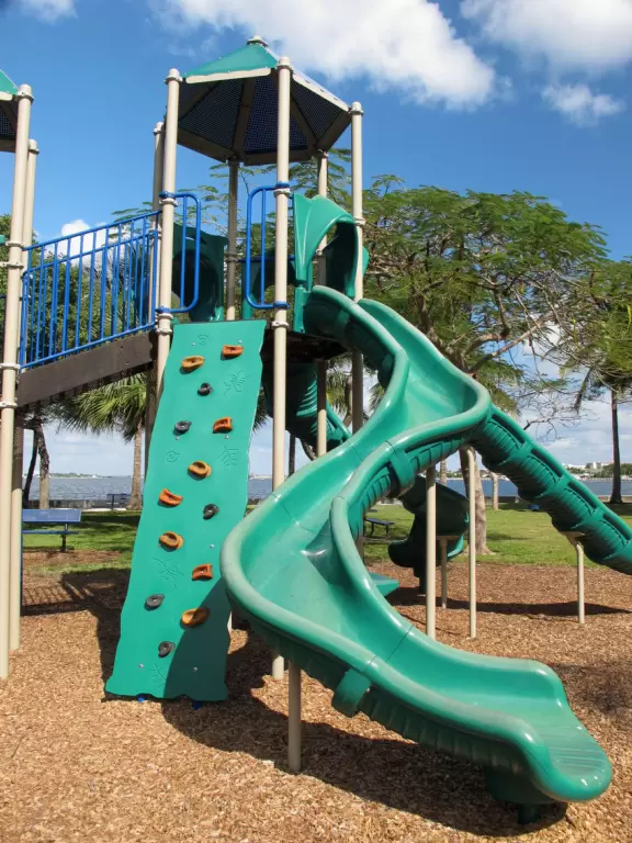 A cute little town by the sea with a great Finnish bakery!