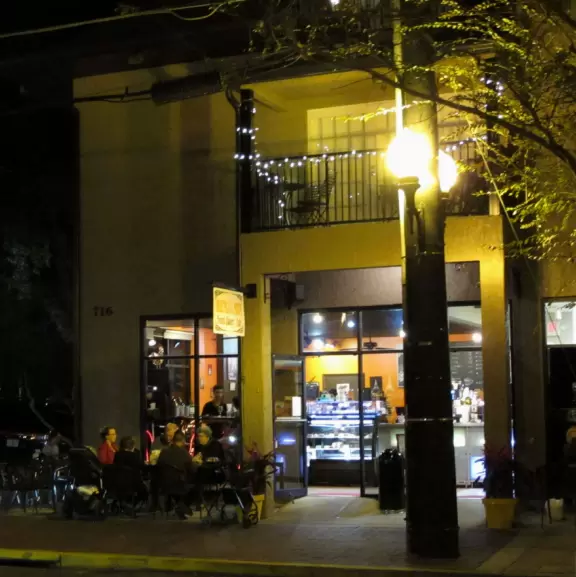 Great restaurants among moss-draped trees (Thornton Park), lit-up highrises at night (Orange Ave), and sun-worshippers enjoying Lake Eola Park.