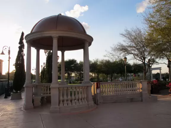 The place to go if you want to jog or walk, day or evening, inspired by many others doing the same!