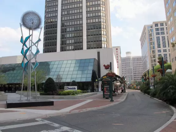 Great restaurants among moss-draped trees (Thornton Park), lit-up highrises at night (Orange Ave), and sun-worshippers enjoying Lake Eola Park.