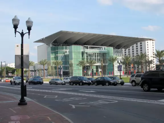 Great restaurants among moss-draped trees (Thornton Park), lit-up highrises at night (Orange Ave), and sun-worshippers enjoying Lake Eola Park.