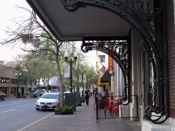 Great restaurants among moss-draped trees (Thornton Park), lit-up highrises at night (Orange Ave), and sun-worshippers enjoying Lake Eola Park.