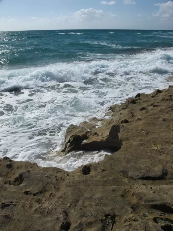 Secluded beach with rocky shore. Oceanfront lunch nearby at Par 3!