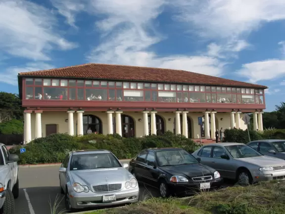 Huge park in the middle of San Francisco, with delightful daisy-filled meadows, playgrounds, lakes, gardens, and museums!