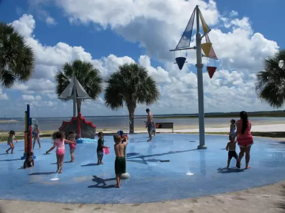 Splash pad right on the shore of a lake! Plus playground with huge shade cover.
