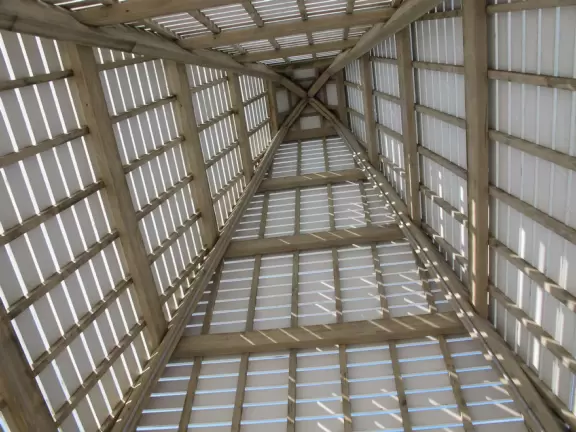 A cute town with high buildings that give shade, and a dreamy beach.