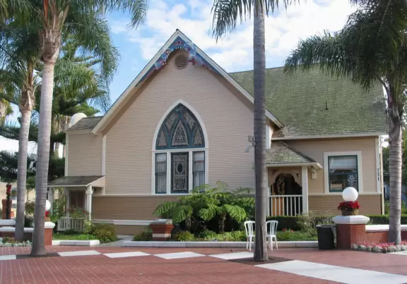 A beautiful square with Victorian homes facing into it.