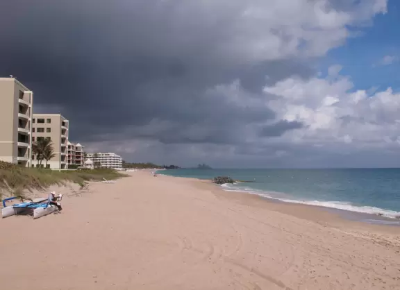 1920s hotel with regal palm-lined entrance, spectacular ceilings in the lobby, palm courtyard where you can enjoy a coffee, and short ocean promenade.