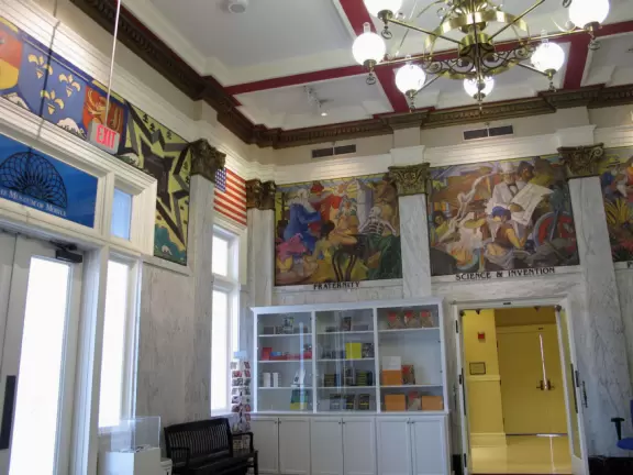 A lovely, well-planned museum with miniature doll houses, and Carnival exhibit.