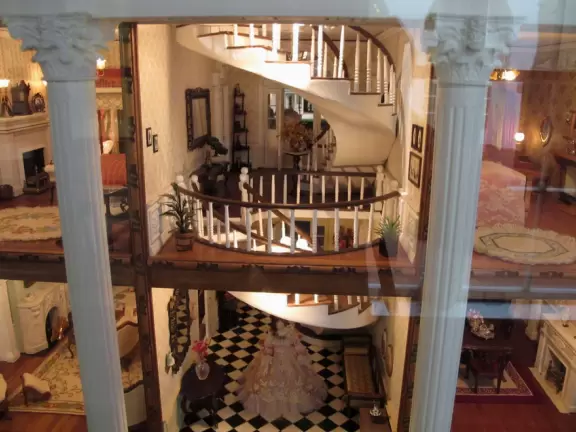 A lovely, well-planned museum with miniature doll houses, and Carnival exhibit.