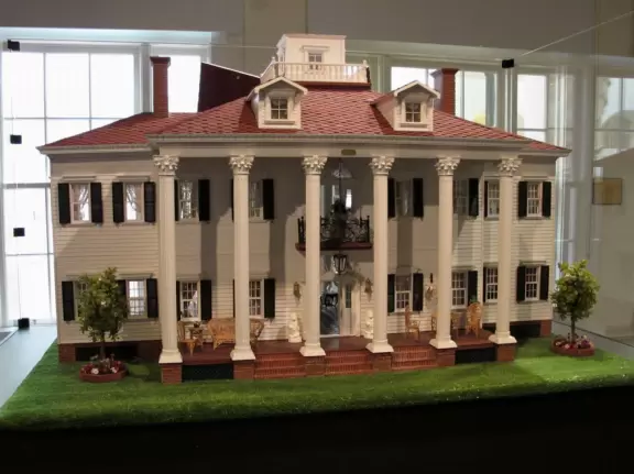 A lovely, well-planned museum with miniature doll houses, and Carnival exhibit.