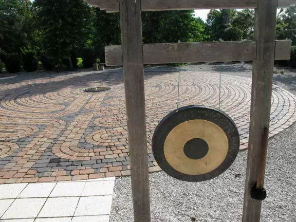 Stunning tropical-themed gardens and cute children's area.
