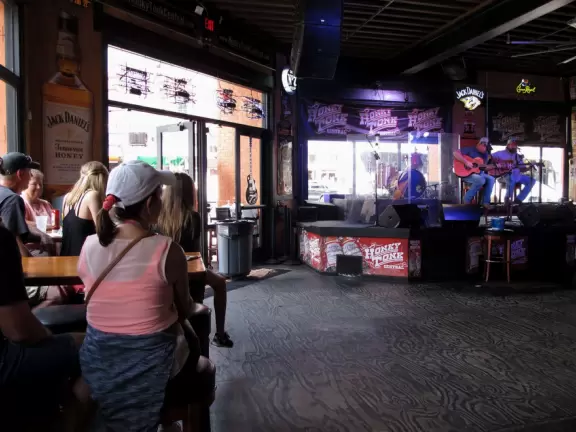 Live country music spot.
