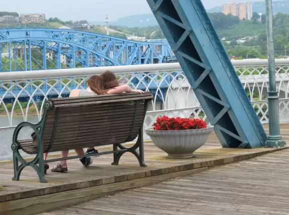 Cute town with gorgeous high bluffs over the Tennessee River.