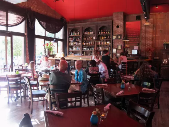 Interesting hippy town, with great restaurants.