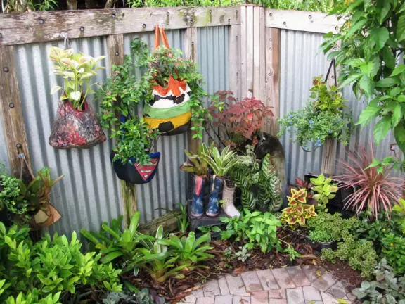 Stunning tropical-themed gardens and cute children's area.