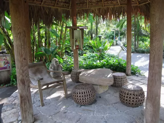 Stunning tropical-themed gardens and cute children's area.