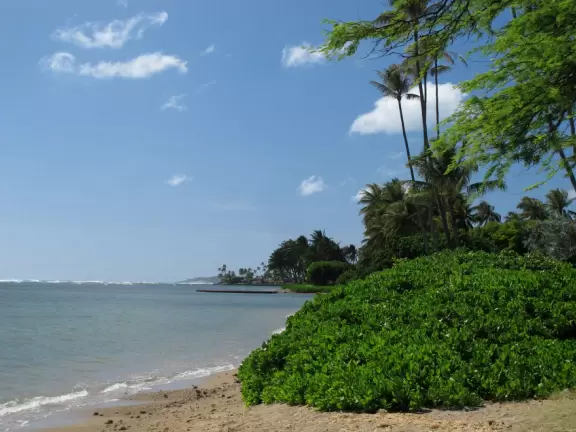 Small waterfront park with views of Koko Head and Koko Crater.