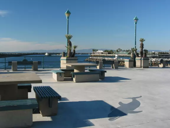 An&nbsp;attractive nautically-themed development, with an interestingly shaped pier!