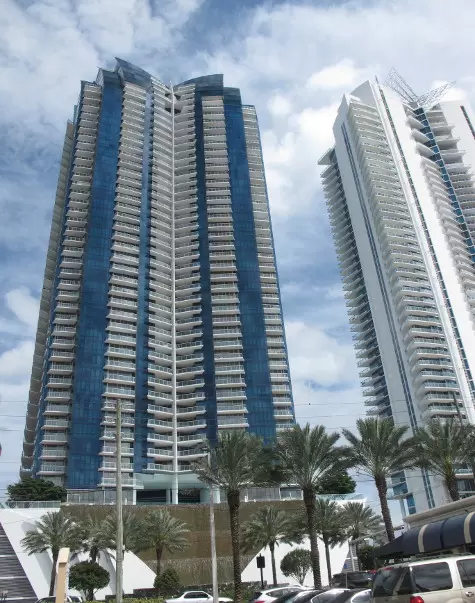 A great little plaza across the street from impressive modern skyscrapers and the beach.