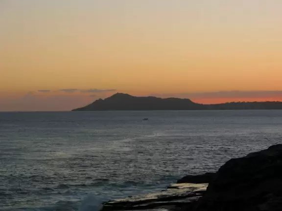 A spitting cave, great sunsets, and amazing geological features!