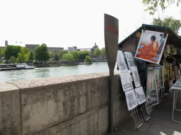 The square below Pont Neuf is one of the nicest places on earth!