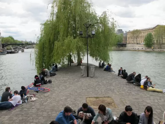 The square below Pont Neuf is one of the nicest places on earth!