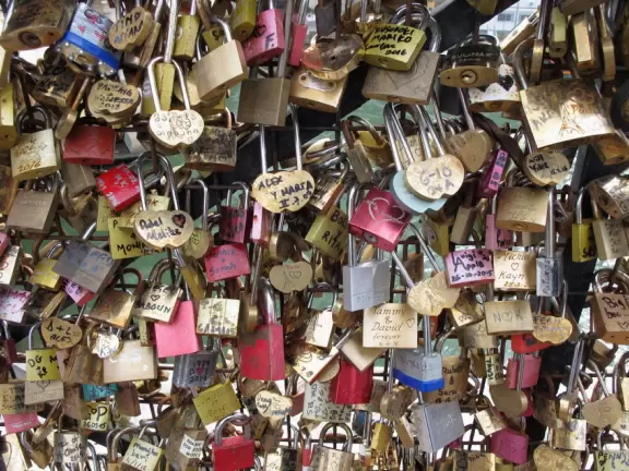 The square below Pont Neuf is one of the nicest places on earth!