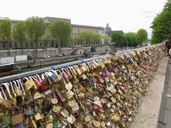 The square below Pont Neuf is one of the nicest places on earth!