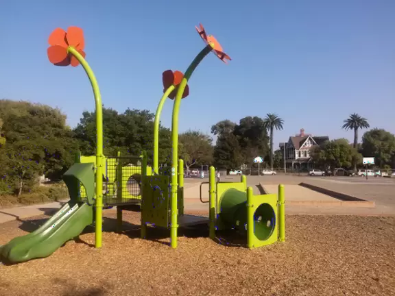 Cute toddler playground, workout station, community garden, basketball courts, lawn with views of Cerro San Luis, and Victorian houses, a block from the main downtown strip. Currently, a crime problem.