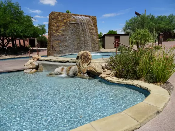 A cute little southwestern town set amidst gorgeous boulders!