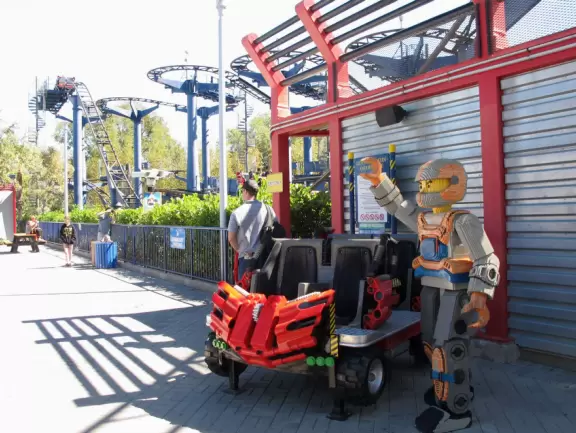 Theme park for young children with lots of rides, with short lines, in a beautiful setting.