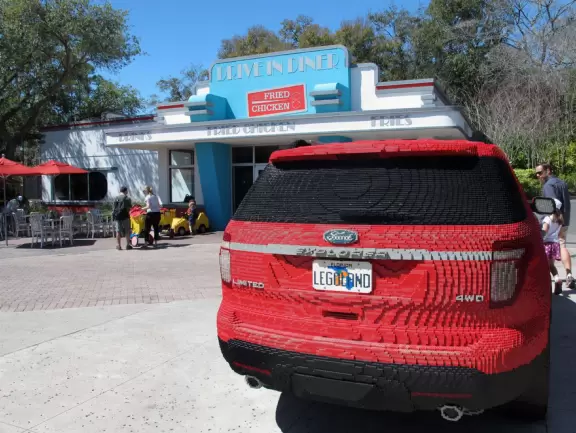 Theme park for young children with lots of rides, with short lines, in a beautiful setting.