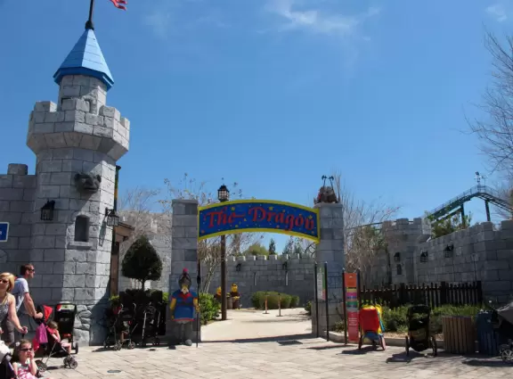 Theme park for young children with lots of rides, with short lines, in a beautiful setting.