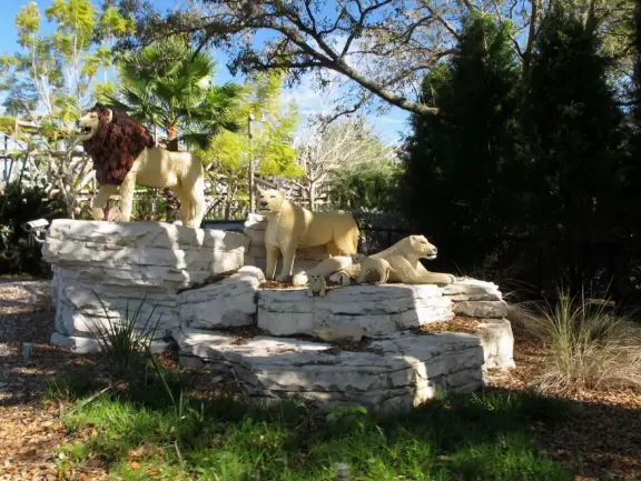 Theme park for young children with lots of rides, with short lines, in a beautiful setting.